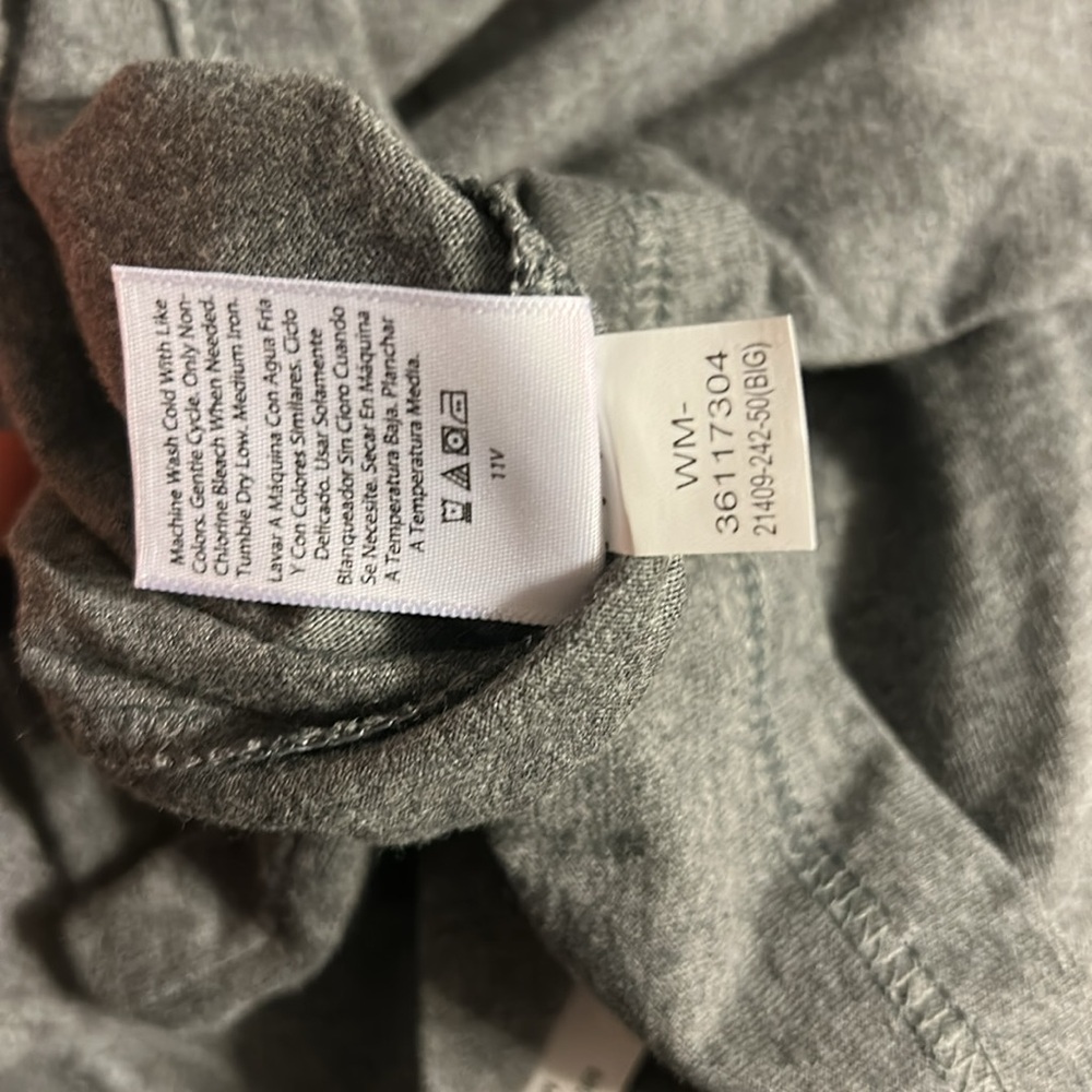 ✨NEW✨ Lot of two Men's Long Sleeve Crew T-shirt Size medium (38-40) - Picture 7 of 7